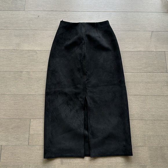 Classy babaton suede skirt - Picture 2 of 2
